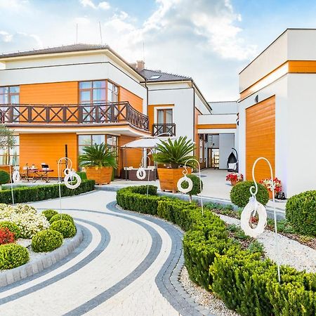 Hotel Kristoff Łaszków Kültér fotó