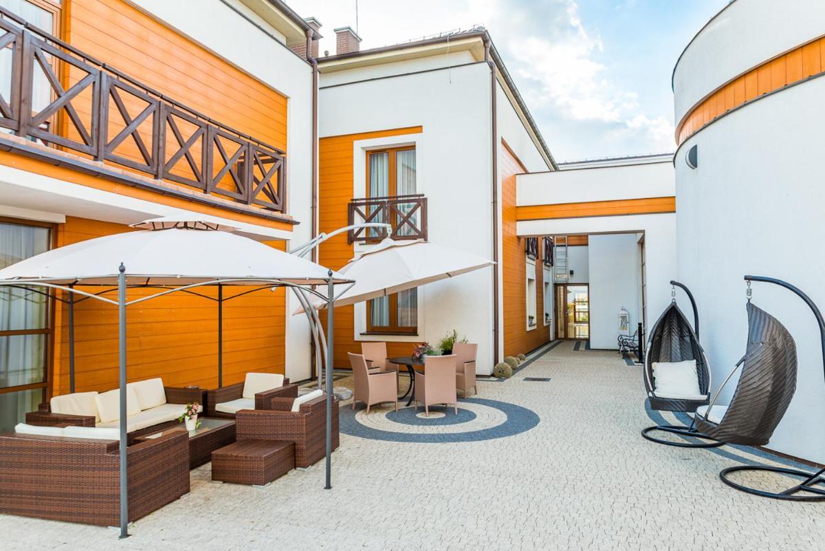 Hotel Kristoff Łaszków Kültér fotó
