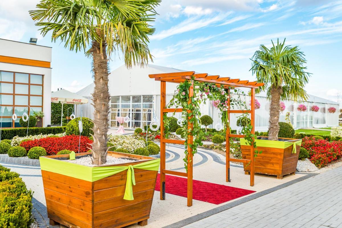Hotel Kristoff Łaszków Kültér fotó